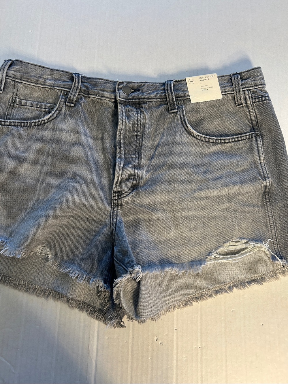 Universal Thread Grey Wash Distressed Button Fly Mini Cut Off Denim Short Sz 16 - Picture 3 of 13